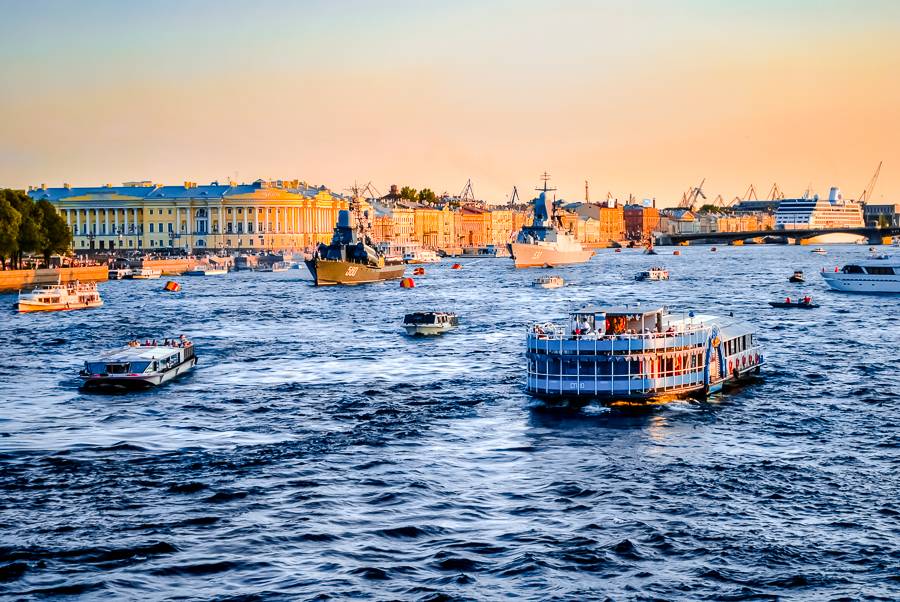 Rivers and Canals Boat Sightseeing Tour
